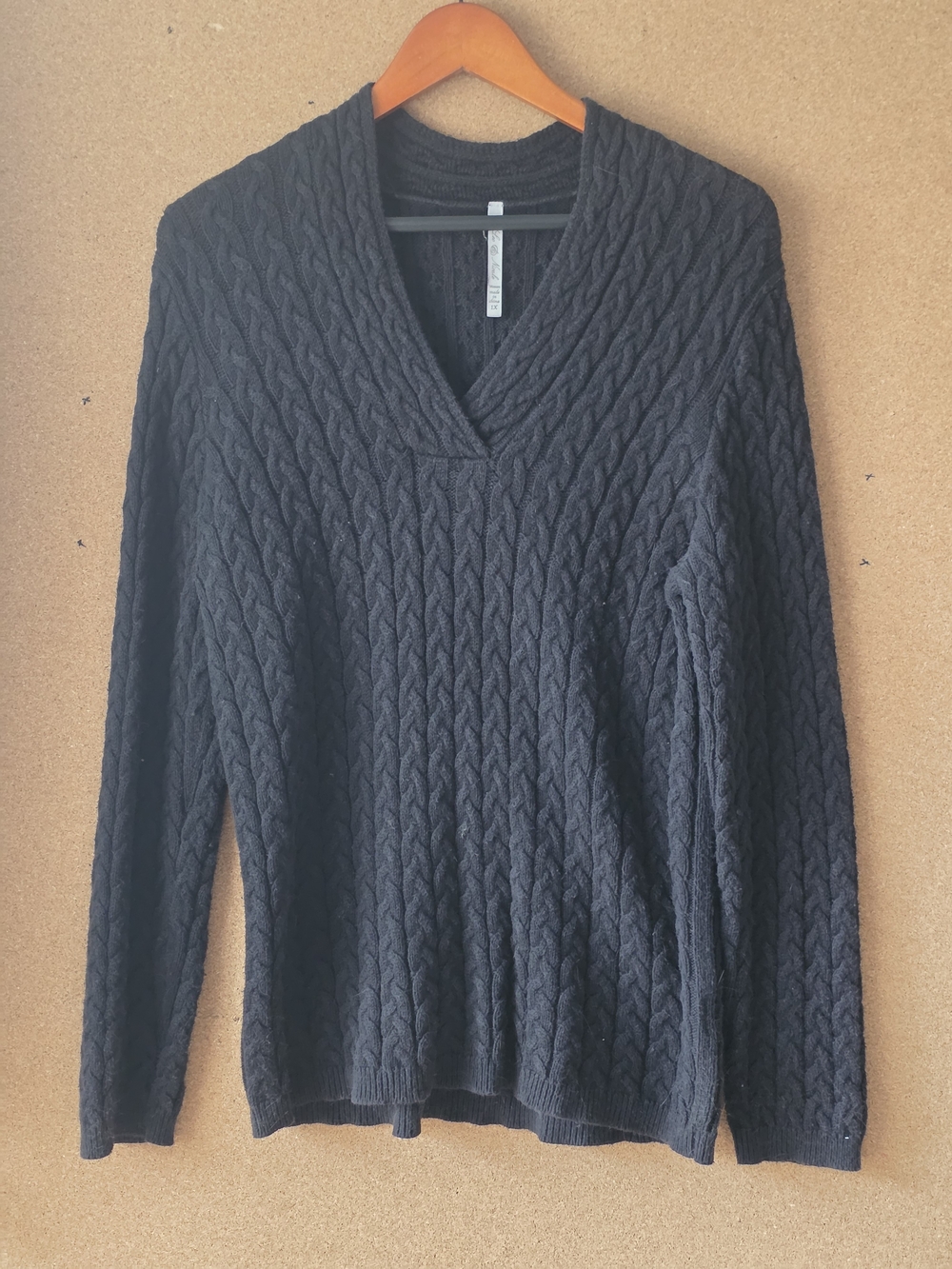 Leo & Nicole Black Cable Knit V-Neck Sweater 1X Classic Minimalist